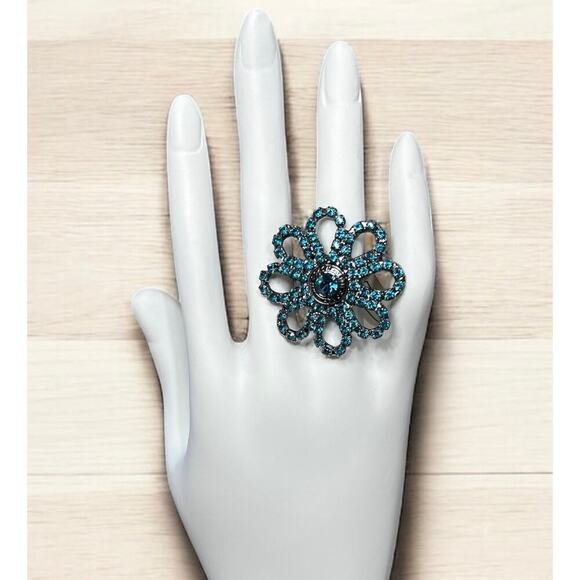 NWT Y2K Coach 94892 Pave Crystal Flower Ring – Size 6 - Picture 1 of 5
